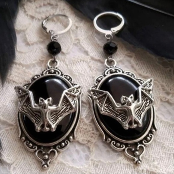 Vintage Antiqued Cameo Bat Gothic Dangling Earrings - Picture 9 of 10